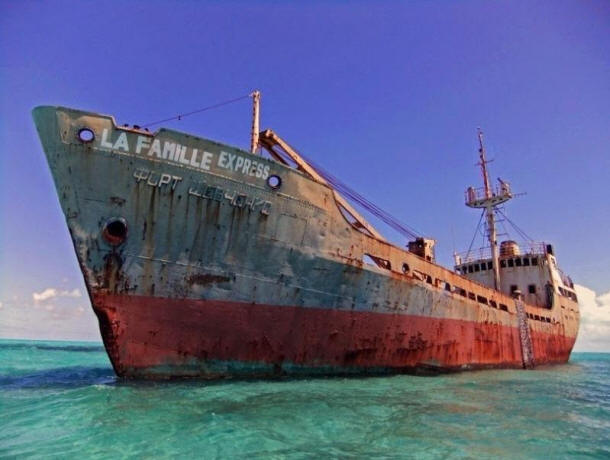 sunkenships09 12 останки, които могат да се видят без подводни съоръжения