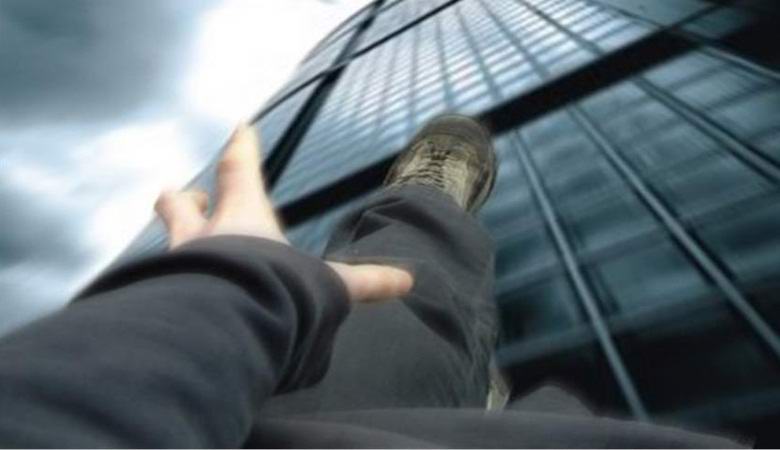 2-годишно момиче падна от 17-ия етаж без сериозни щети