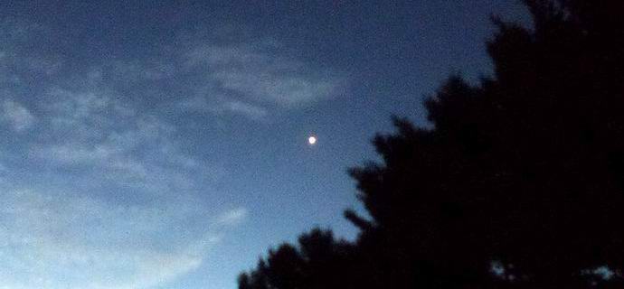 Американците заснеха мистериозно НЛО на вечерното небе