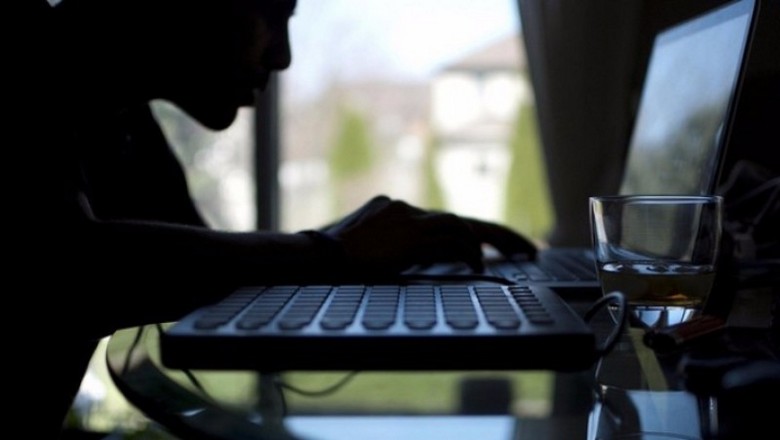 Американец настоява за брак с лаптоп