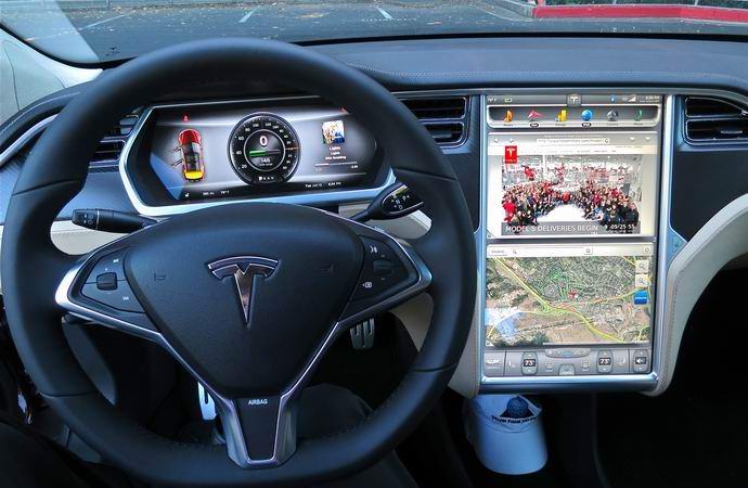 Американец умря шофирайки електрически автомобил на автопилот