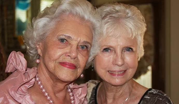 Американец осинови седемдесет и шест годишна жена