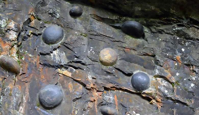 Аномална скала слага камък