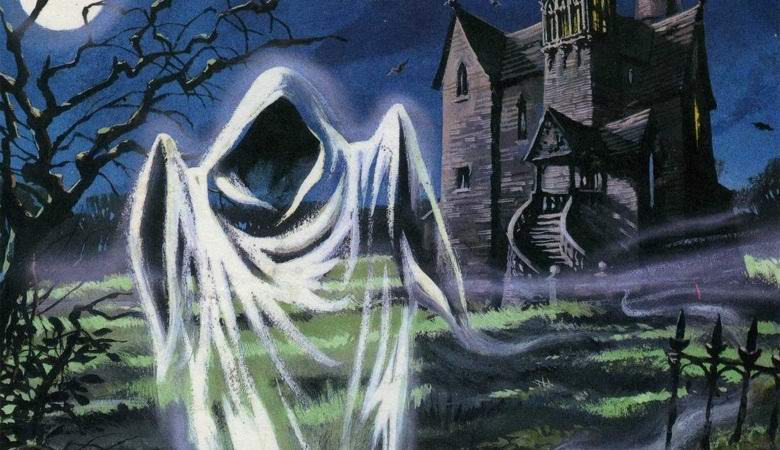 Бяла призрачна фигура, която обикаля къщата, попадна в обектива на камера за наблюдение