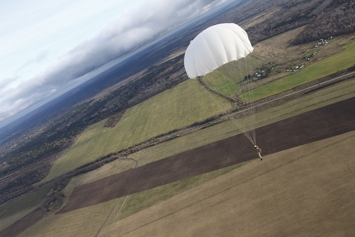 Бял скайдивър Иван Волкорес
