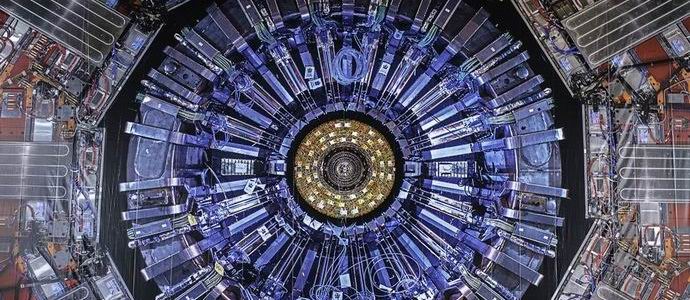 Големият адронов сблъсък ще стартира отново