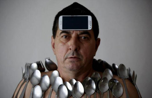 Босненецът привлича почти всеки предмет!