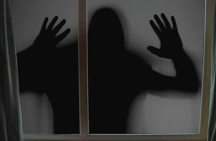 Британците заснеха черен призрак