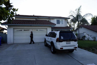 Невидимият мъж се опита да разбие вратата?