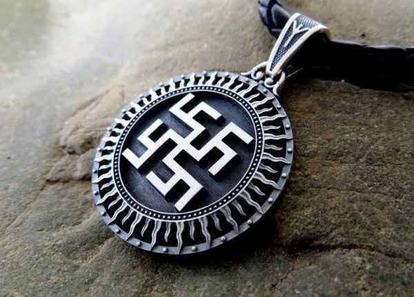 Амулет от цветя на папрат 