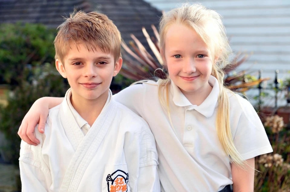 Десетгодишната каратека победи банда разбойници