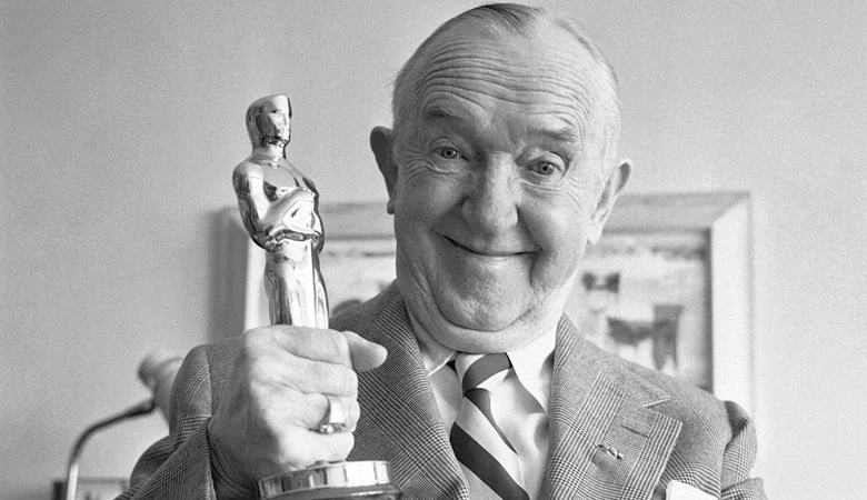 Духът на легендарния комик разговаря с публиката в киното