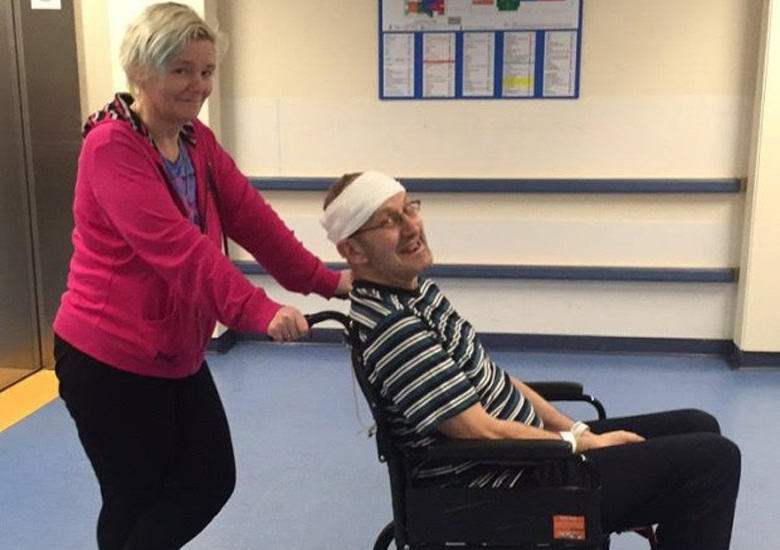 Любимият отбор на химна изведе футболен фен от кома