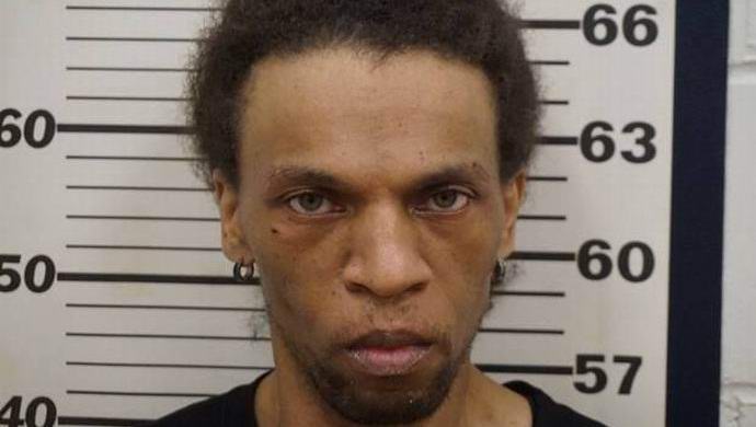 Разбойникът в продължение на три дни се скри под леглото в непозната къща