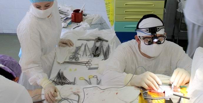 Хирург с повредена аорта смело завърши операцията