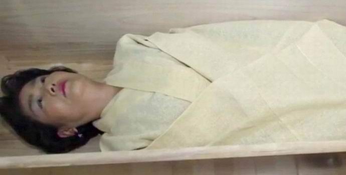 Искате да започнете да цените живота - легнете в ковчег