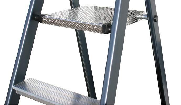 Полтергейстът, играещ със стълбата, уплаши работника