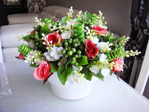 възможно ли е да подарите изкуствени цветя за рожден ден поличби 