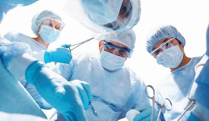 Голям паразитен близнак бе отстранен от малайзийски ученик