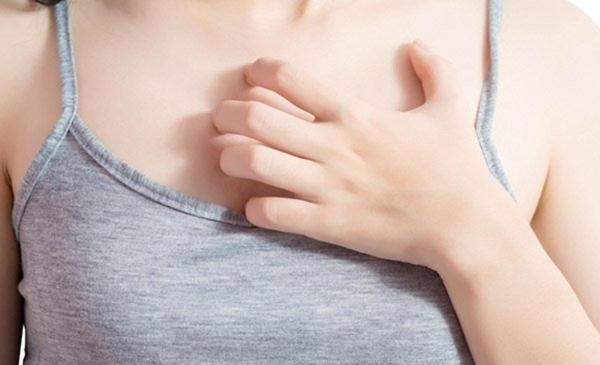 Защо сърби лявата или дясната гърда 