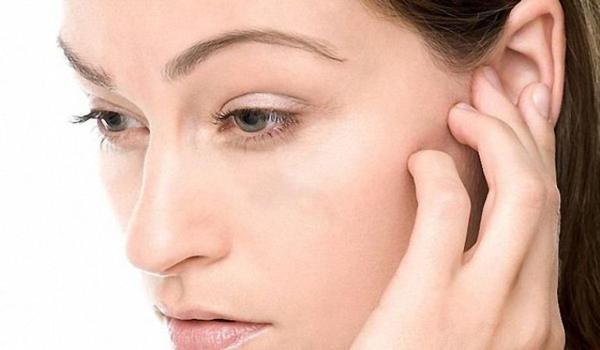 знаци за лявото ухо 