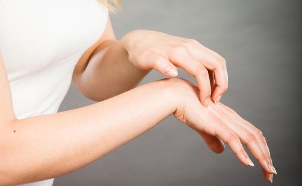 За какво да се подготвите, ако ви сърби дясната или лявата ръка 