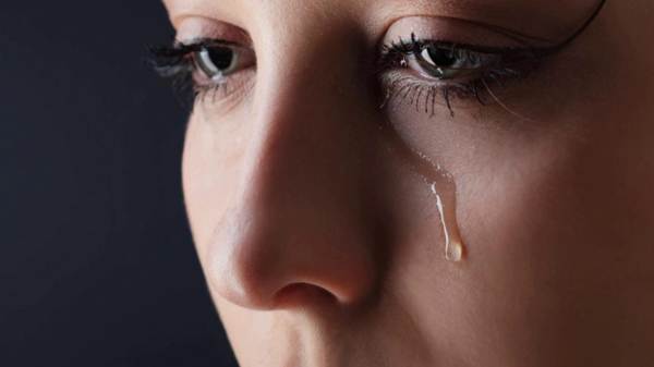 сълза от лявото око 