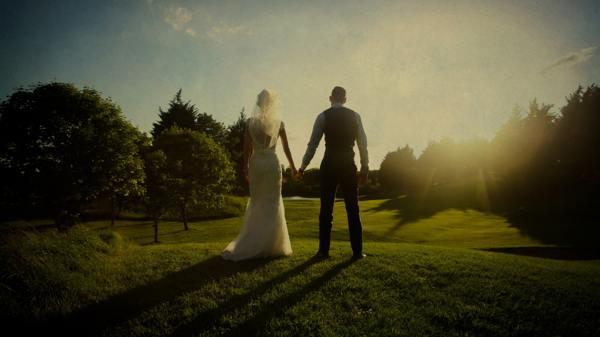 защо да сънуваш, че човек се жени за друг 