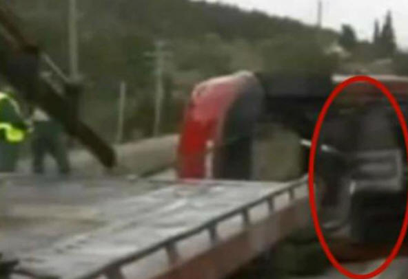 Камерата засне призрака на починалия в автомобилна катастрофа?