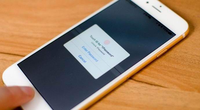 Кандидатът за президент на САЩ обеща да пукне смартфон или да изяде обувката си