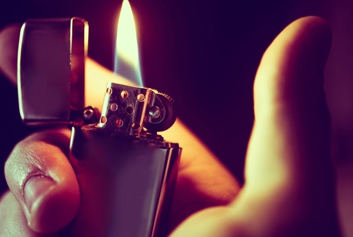 Китаец, който изяде запалка за цигари, почти взриви