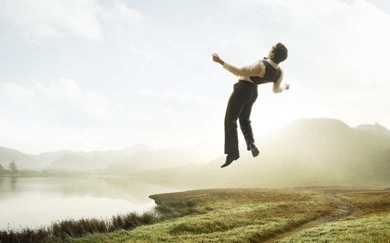 Китайците доказаха, че можете да левитирате с обикновена запалка.