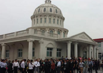 Китайците направиха тоалетна под формата на