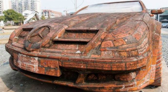 Китайски художник построи тухлен мерцедес