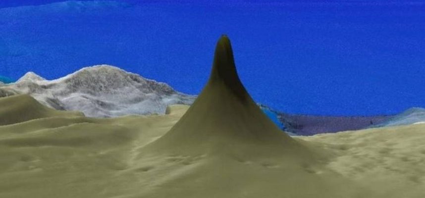 Колосален риф, открит край бреговете на Австралия, над Емпайър Стейт Билдинг 