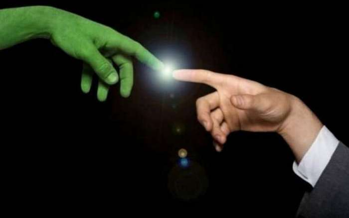 Няма да има край на света, а среща с извънземни - да