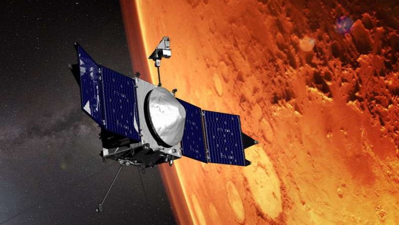 Марсианският спътник MAVEN ще намали височината на орбитата си