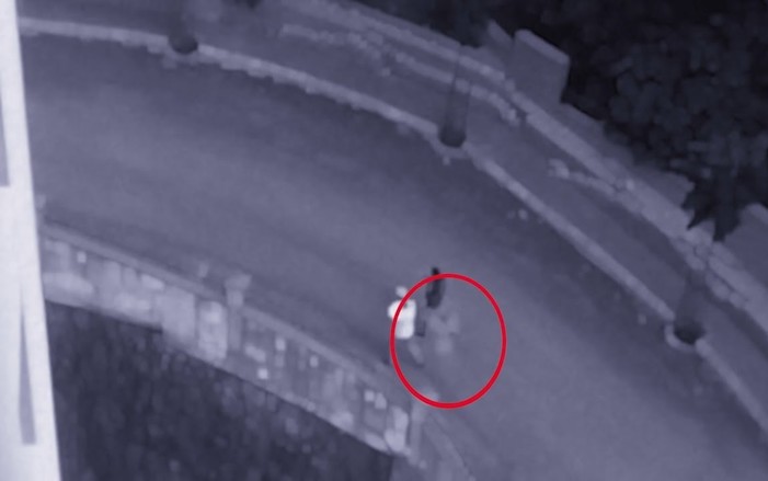 Млада двойка е преследвана от натрапчив призрак