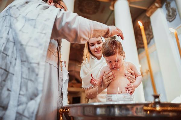 възможно ли е да се кръсти дете на бременна кума 