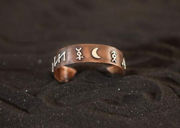 възможно ли е да носите пръстени на други хора 