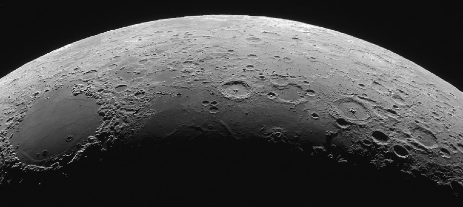 На луна та бе открит мистериозен квадратен обект