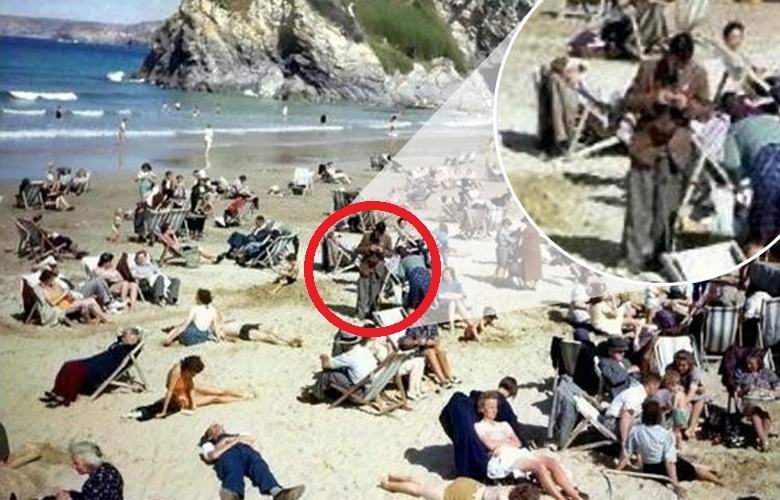 На снимката от 1943 г. те намериха мъж с джаджа в ръце