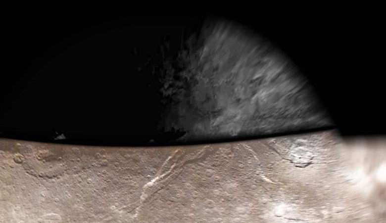 На спътника на Уран Титания виртуален археолог откри непонятен гигантски купол