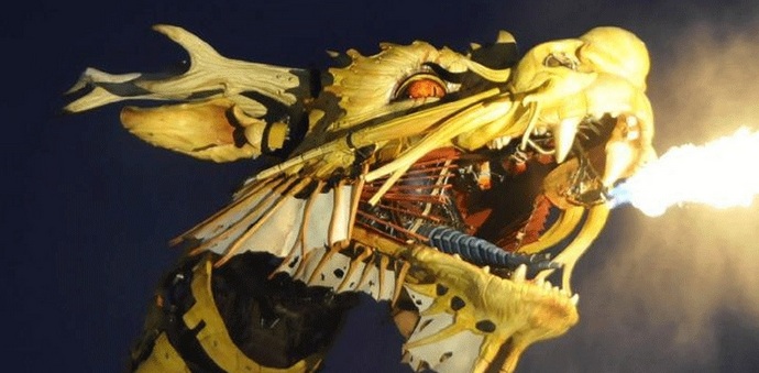 Гигантски дракон се появи по улиците на Франция