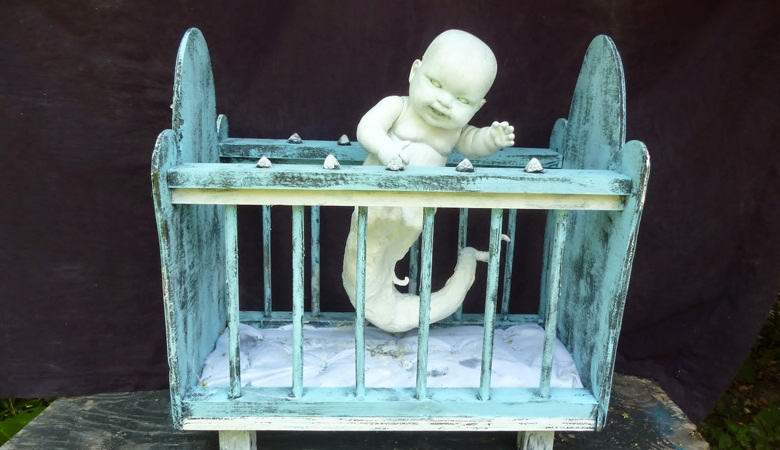 Във видеото: мистериозно образувание пречи на бебето да спи.