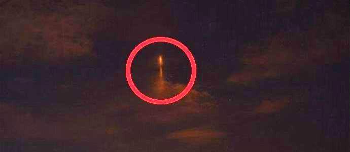 През вечерта Оренбург снима НЛО под формата на блестящ стълб