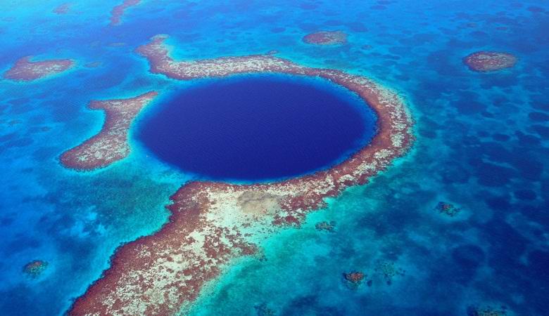 В дъното на Голямата синя дупка е открит източник на тайнствени следи, където животът не може да съществува.