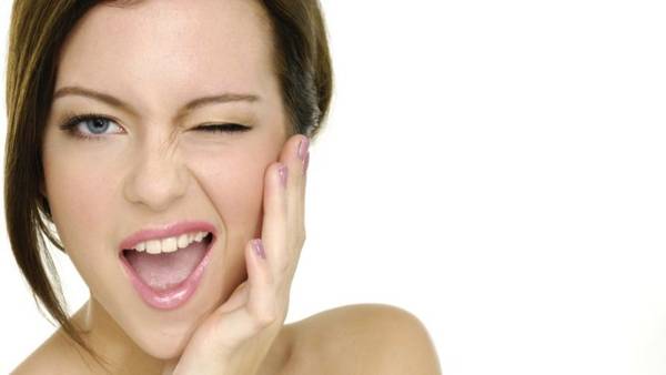 пъпка по бузата поличба 