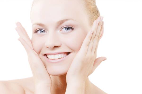 признак на пъпка на дясната буза 