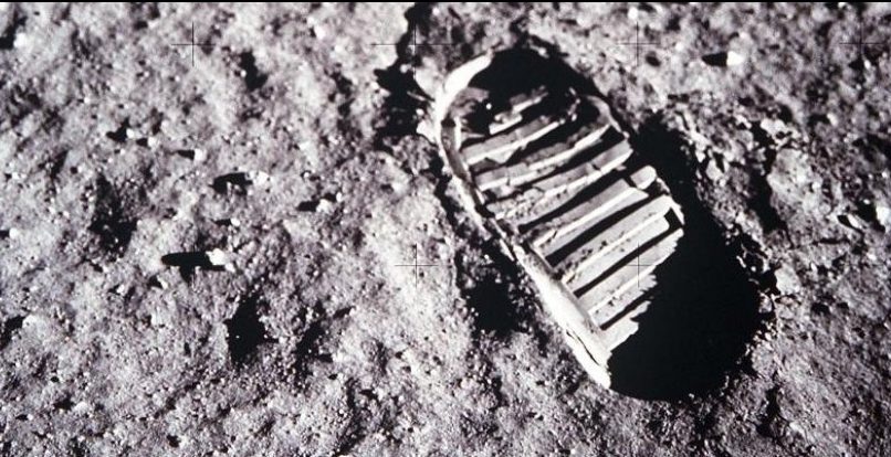 НАСА спира работата по лунната мисия поради избухването на коронавирус 